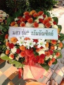 ส่งพวงหรีดวัดแก้วฟ้าจุฬามณี เขตดุสิต กรุงเทพ จาก มศว รุ่น9 สลัมบัณฑิตย์