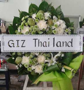 ส่งพวงหรีดวัดใหญ่อินทาราม อำเภอเมือง จ.ชลบุรี จากGIZ Thailand
