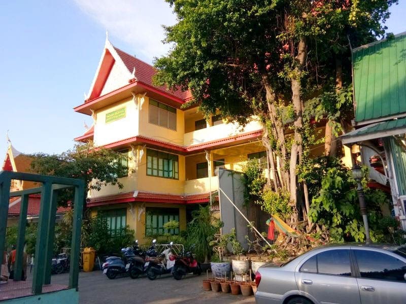 กุฏิ วัดคลองเตยใน ภาพโดยร้านพวงหรีดธรรมะ
