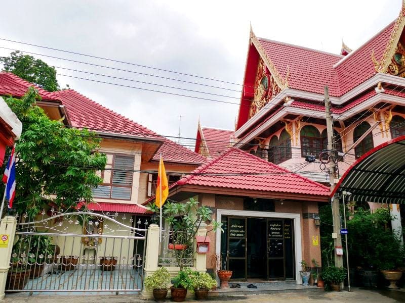 กุฏิวัดมหาพฤฒาราม ภาพโดยร้านพวงหรีดธรรมะ