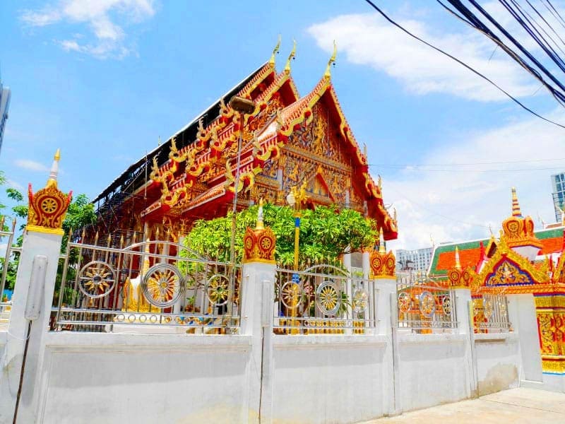 ด้านข้างวัดไผ่ตัน ภาพโดยร้านพวงหรีดธรรมะ