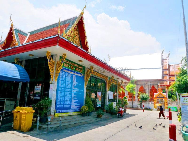 ด้านหน้าศาลาวัดไผ่ตัน ภาพโดยร้านพวงหรีดธรรมะ