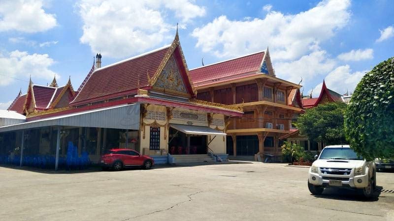 ที่จอดรถ วัดยายร่ม ภาพโดยร้านพวงหรีดธรรมะ