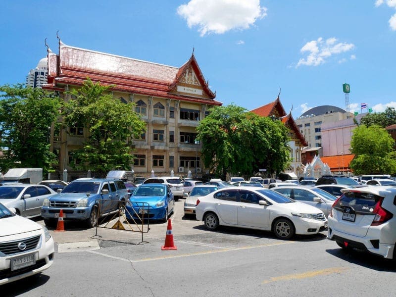 ที่จอดรถ วัดจักรวรรดิ์ ภาพโดยร้านพวงหรีดธรรมะ