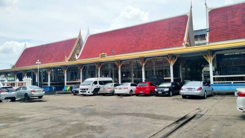ที่จอดรถ วัดจันทร์ประดิษฐาราม ภาพโดยร้านพวงหรีดธรรมะ