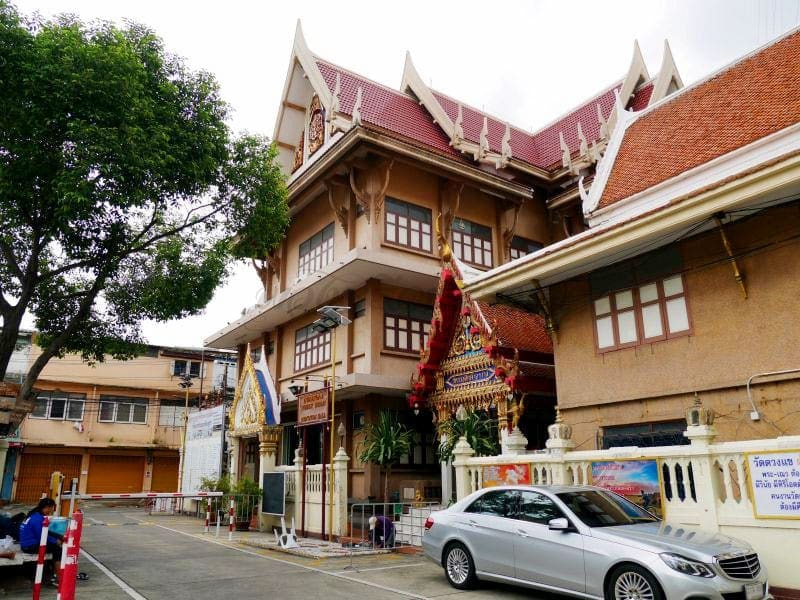 ที่จอดรถ วัดดวงแข โดยร้านพวงหรีดธรรมะ