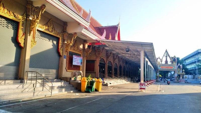 บริเวณในวัด วัดกำแพง พระราม 2 ภาพโดยร้านพวงหรีดธรรมะ