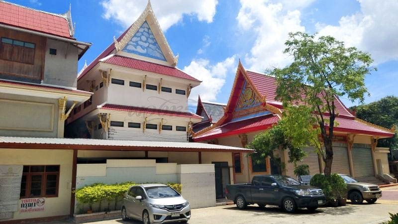 ภายในวัด วัดยายร่ม ภาพโดยร้านพวงหรีดธรรมะ
