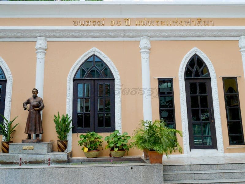 รูปปั้นในวัด วัดแม่พระฟาติมา ภาพโดยร้านพวงหรีดธรรมะ