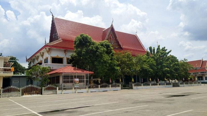 ลานกว้าง วัดชัยฉิมพลี ภาพโดยร้านพวงหรีดธรรมะ