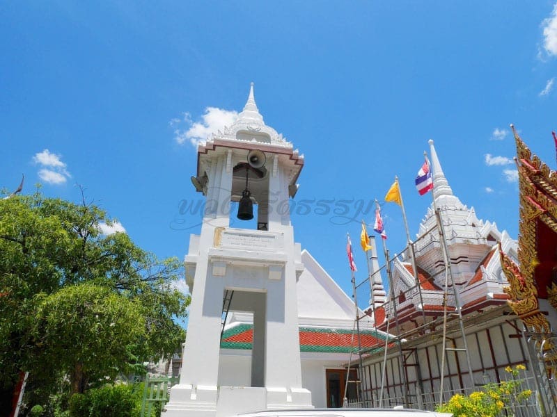 หอระฆัง วัดจักรวรรดิ์ ภาพโดยร้านพวงหรีดธรรมะ
