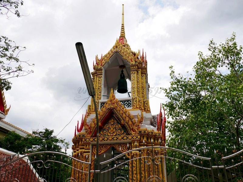 หอระฆังวัดมหาพฤฒาราม ภาพโดยร้านพวงหรีดธรรมะ