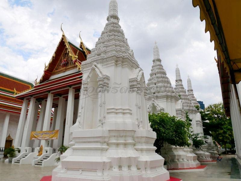 เจดีย์วัดมหาพฤฒาราม ภาพโดยร้านพวงหรีดธรรมะ