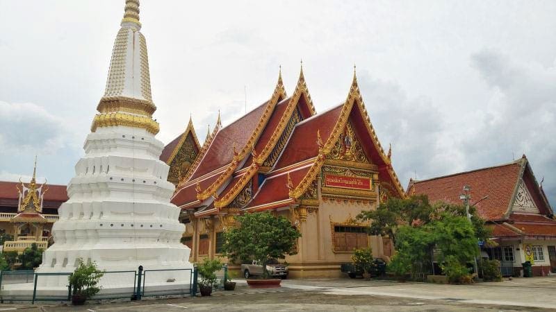 เจดีย์ วัดแก้วไพฑูรย์ ภาพโดยร้านพวงหรีดธรรมะ