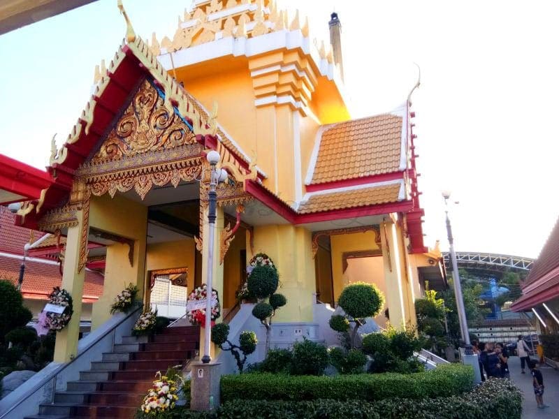 เมรุ วัดคลองเตยใน ภาพโดยร้านพวงหรีดธรรมะ