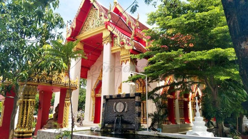 โบสถ์ วัดศาลาแดง ภาพโดยร้านพวงหรีดธรรมะ