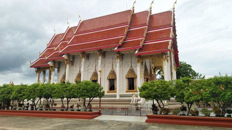 โบสถ์ด้านข้าง วัดแก้วไพฑูรย์ ภาพโดยร้านพวงหรีดธรรมะ