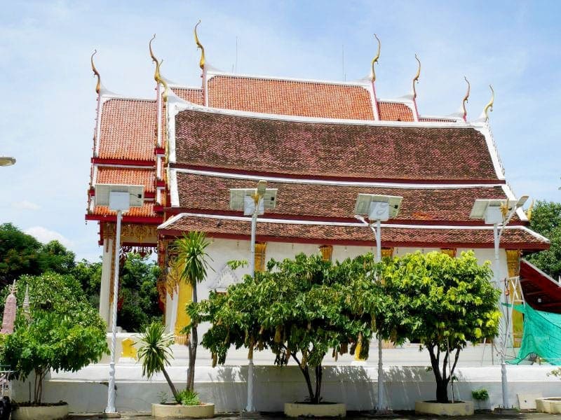 ด้านข้างโบสถ์ วัดเทียนถวาย ภาพโดยร้านพวงหรีดธรรมะ