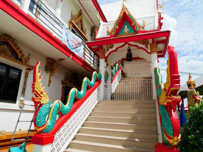 ทางขึ้นศาลา วัดคุณหญิงส้มจีน ภาพโดยร้านพวงหรีดธรรมะ