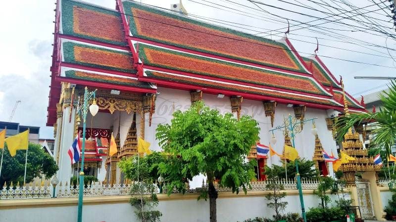 โบสถ์ด้านข้าง วัดสุวรรณ คลองสาน ภาพโดยร้านพวงหรีดธรรมะ