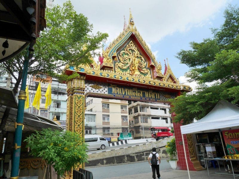 ประตูวัด วัดเทพลีลา ภาพโดยร้านพวงหรีดธรรมะ